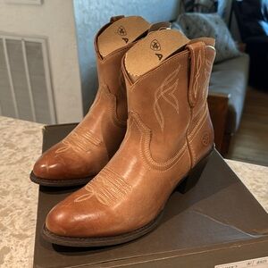 Ariat Darlin’ Boots